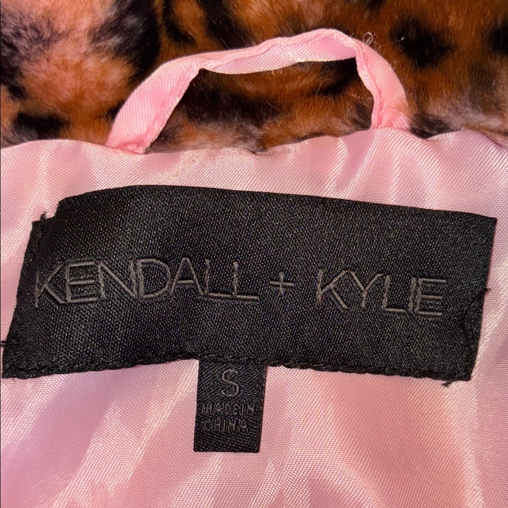 KENDALL & KYLIE Leopard Jacket, Cropped, drawstring bottom, Pink Faux Fur S - Picture 11 of 17
